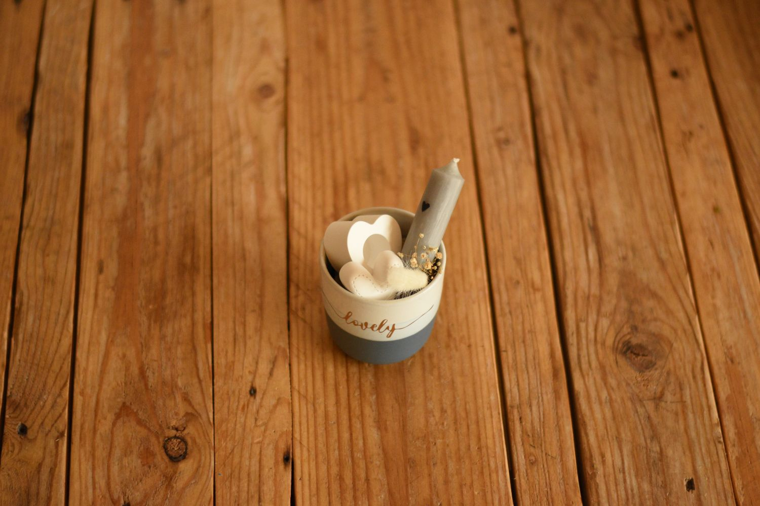 Kaffeetasse mit Stabkerze-Kerzenhalter und Herz aus Raysin